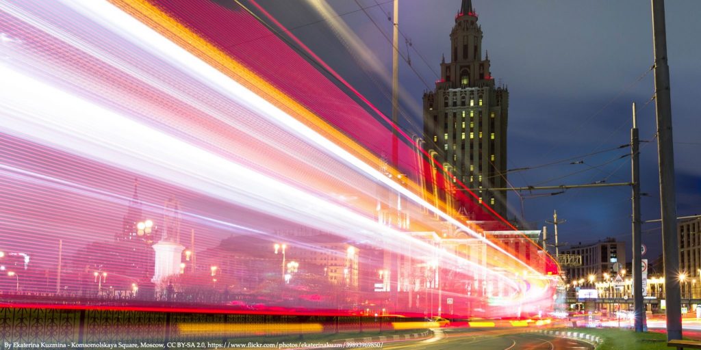 Image from central Moscow with red traffic lights representing Russian sudden stop of the economy