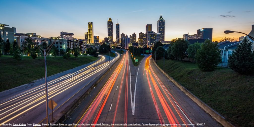 An image of cars travelling up and down the highway next to tall buildings representing convergence in CESEE